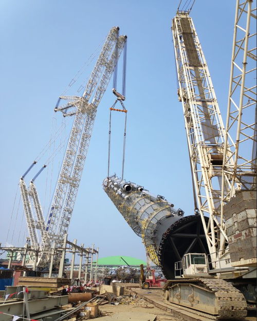 中核機械完成恒力石化101米大件設(shè)備吊裝,實現(xiàn)石化吊裝開門紅