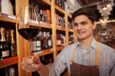 銷(xiāo)售紅酒背景